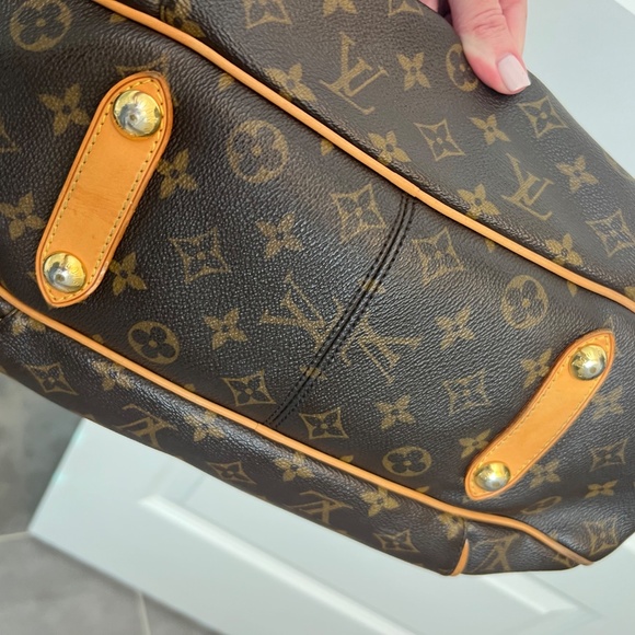 Louis Vuitton Galleria - Picture 9 of 13